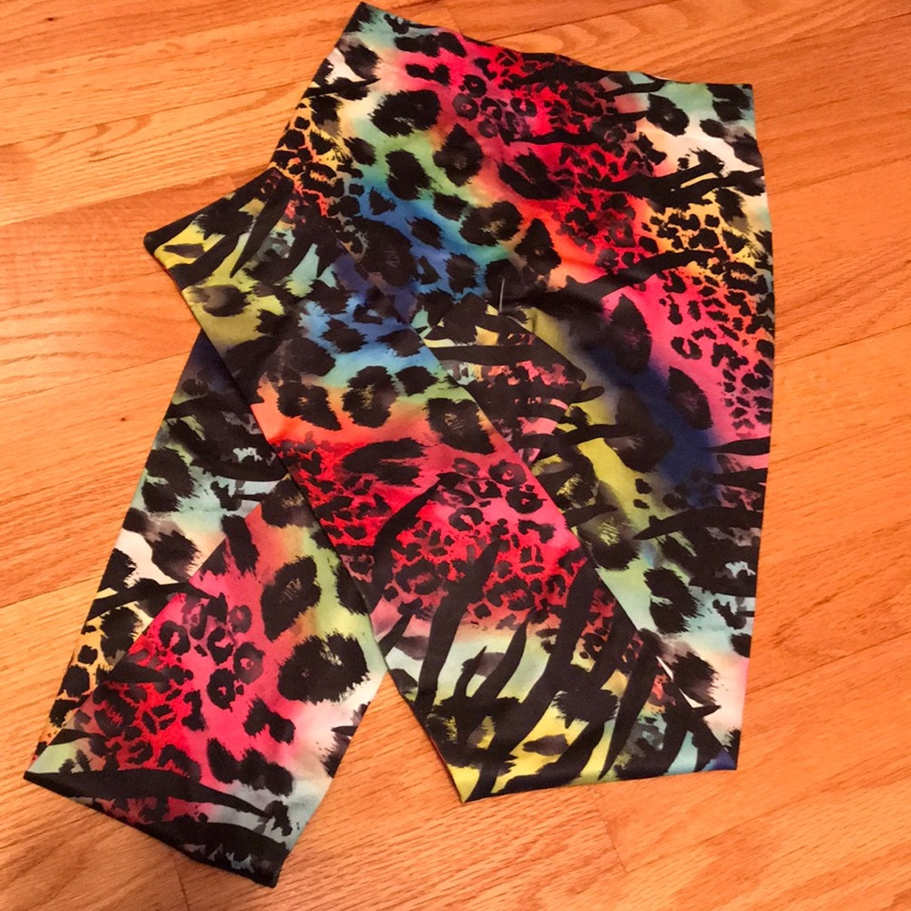 Tie dye cheetah leggings. CUTE!